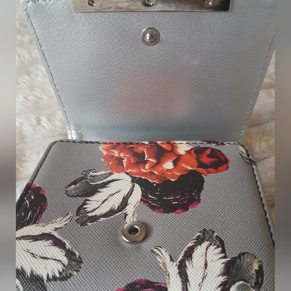NINE WEST It Girl Floral Trifold Snap Wallet